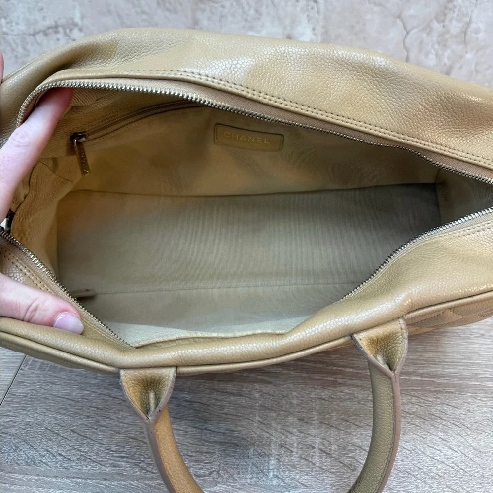 Chanel Cream Vintage Chic Quilted Tan Bowling Handbag - Picture 10 of 14